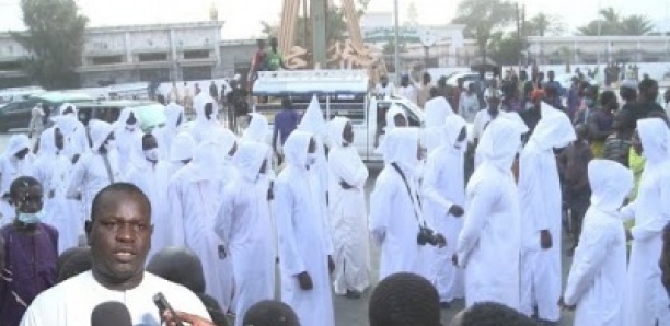 Tawaf À Touba : Des Inconnus Habillés En Blanc Voulaient Faire Le Tour De La Grande Mosquée Comme Pour La Kaaba