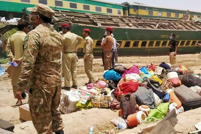Pakistan : au moins 34 morts dans un accident de train