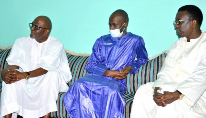 (10 Photos) Amadou Ba et Babacar Ngom de Sédima présentent leurs condoléances à Dame Dieng et son groupe Leral
