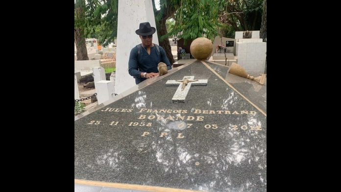 Séjour à Ziguinchor: El Hadji Diouf s’est recueilli sur la tombe de Jules François Bocandé (images)