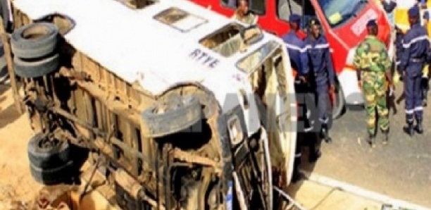Autoroute à péage: un car "Ndiaga Ndiaye" se renverse et fait 12 blessés dont 2 graves