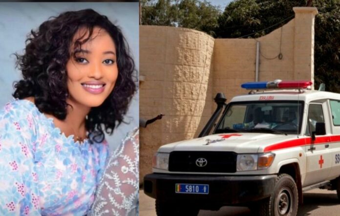 La disparition d’Astou Ndour, fille d’Abdoulaye Ndour, ancien Directeur de l’Administration générale et de l’Équipement (DAGE) de la Présidence de la République, continue de susciter l’émoi et des interrogations. La jeune femme est décédée le mercredi 24 septembre 2025 à Saint-Louis, dans des conditions qualifiées de troubles par sa famille et ses voisins. Pour lever toute équivoque, une autopsie est programmée ce vendredi à Dakar. À l’issue de l’examen, la dépouille sera remise à la famille pour l’inhumation prévue le même jour, à 17 h, au cimetière musulman de Yoff, suivie d’une cérémonie religieuse au domicile familial à Nord-Foire. La famille Ndour, plongée dans la douleur, reçoit en ce moment les marques de solidarité et de soutien de proches, amis et connaissances.