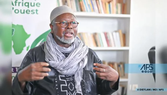 Il estime qu’il est urgent pour les leaders politiques, les partis et les autorités gouvernementales de mettre un terme à ces dérives qui “polluent l’espace public”. La réaction d’Alioune Tine intervient après un commentaire de l’analyste Kanka Moussa rappelant que ce que redoutent certains opposants chez Ousmane Sonko n’est pas son attitude, mais la réaction virulente de ses sympathisants sur les réseaux sociaux, souvent qualifiée de “72h”.