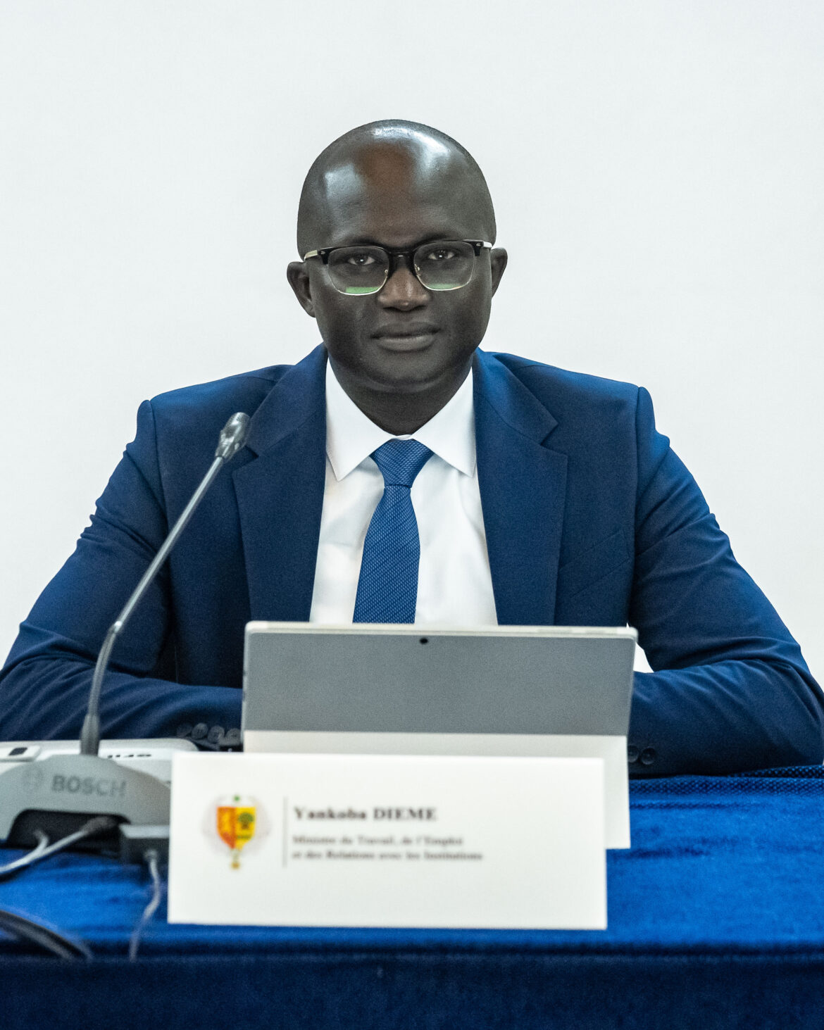 Le ministre Yankhoba Diémé a jeté un pavé dans la mare en affirmant que les fonds politiques alloués au Premier ministre auraient dû servir à l'indemnisation des anciens détenus.