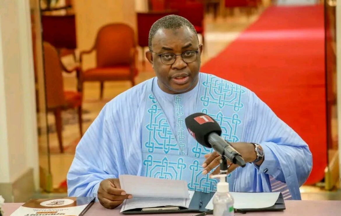 Le gouvernement sénégalais accorde un délai aux agents de l'État qui n'ont pas pu participer à l'audit physique et biométrique en raison de leur mobilisation pour le baccalauréat 2026. Par ailleurs, le ministère de la Fonction publique annonce un dispositif spécial de régularisation. Ainsi, les enseignants, présidents de jury, surveillants et autres personnels concernés ne seront pas pénalisés.