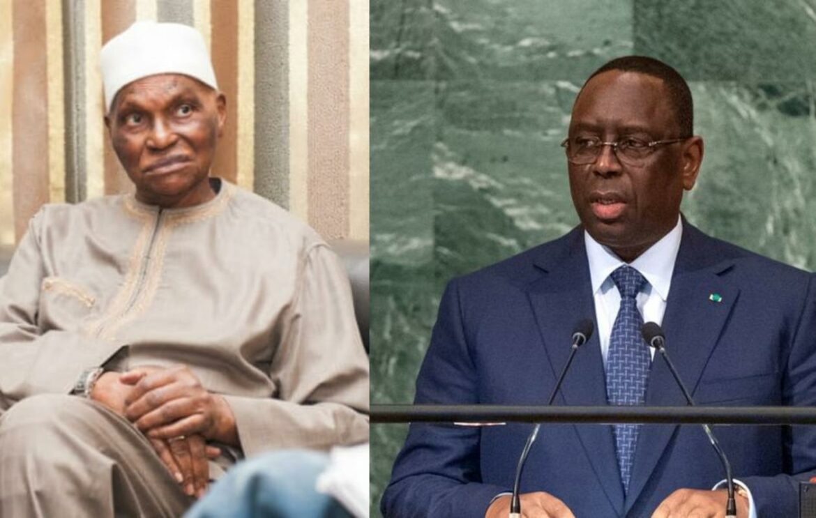 Le journaliste François Soudan a rendu visite à Abdoulaye Wade dans sa résidence versaillaise en mai dernier. C’était quelques jours avant la date de ses 100 ans, le 29 du même mois. L’ancien chef de l’État l’accueille dans son salon, «entouré de son épouse, Viviane, et de sa fille, Sindiély». Notons que Macky Sall à l’ONU : la réponse sèche de Wade à un journaliste fait partie des sujets largement abordés par la presse.