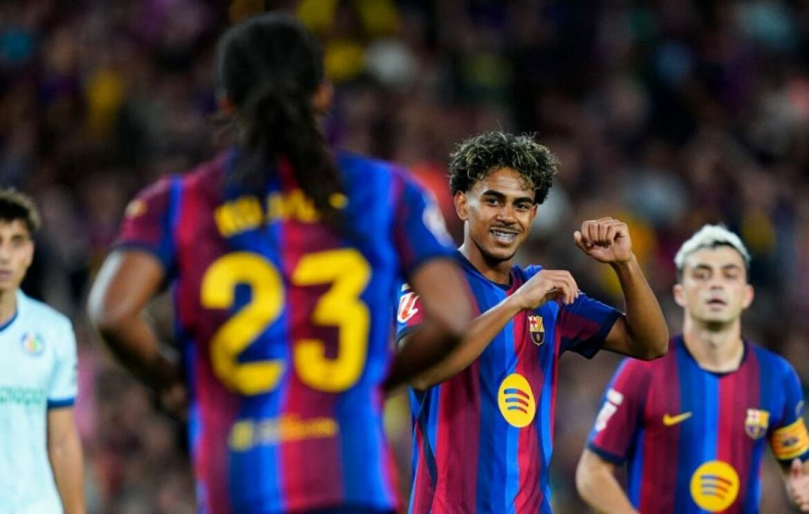 Qui pourra arrêter le FC Barcelone cette saison ? Le club catalan poursuit son impressionnante série en signant une huitième victoire consécutive face à Getafe (3-0). Malgré l’absence de son capitaine Raphinha, meilleur buteur de Liga avec 12 réalisations, les Blaugrana ont assuré le spectacle devant leur public.