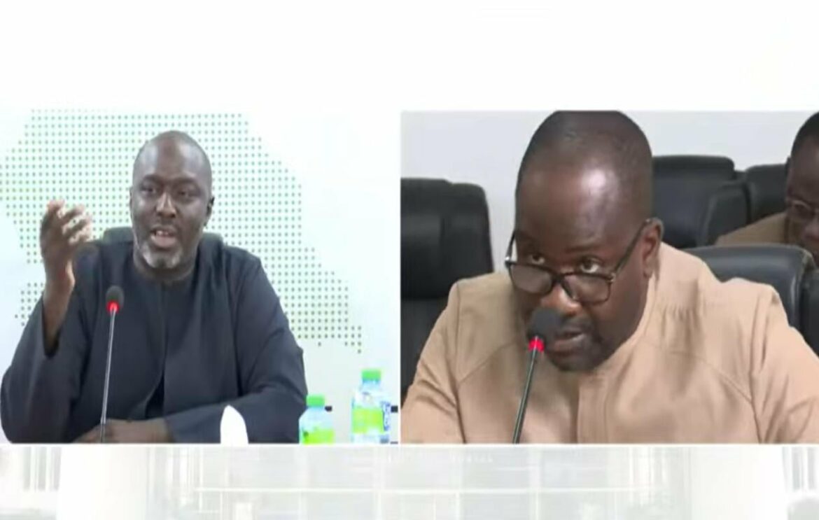 Dans le cadre des investigations menées à l’Assemblée nationale sur la gestion du patrimoine de l'État, le député Kaba Diakité a révélé une liste de bénéficiaires de baux administratifs attribués sous la responsabilité d’Abdou Karim Fofana. Les informations présentées font état de loyers mensuels particulièrement bas, oscillant entre 58 000 et 470 000 FCFA pour des biens situés dans des zones huppées de Dakar telles que Fann Résidence, Le Plateau, Ngor-Almadies ou le Point E.