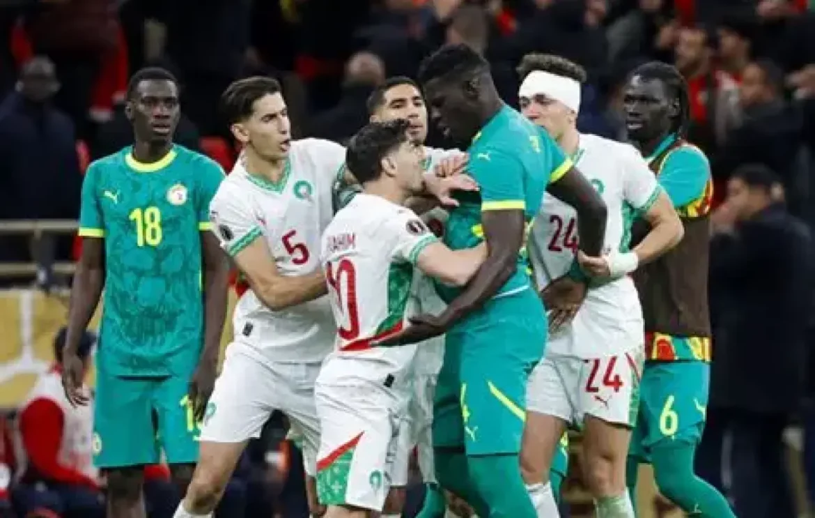 Alors que l’attente se prolonge autour du contentieux opposant le Sénégal au Maroc après la finale de la CAN 2025, le Tribunal arbitral du sport (TAS) doit désormais trancher. L’audience, tenue le 8 octobre à Lausanne, s’est achevée sans annonce de date pour le verdict. Entre spéculations sur la date de la sentence et incertitudes sur l’issue du recours sénégalais, une seule certitude demeure : la décision officielle du TAS sera déterminante.