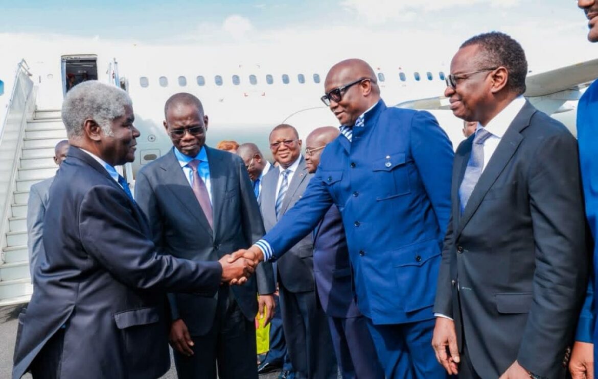 Le Premier ministre sénégalais, Ahmadou Alhaminou Mohamed LO, est arrivé dimanche à Abidjan, en Côte d’Ivoire, pour une visite de travail et d’amitié de 24 heures, selon les informations communiquées par ses services.