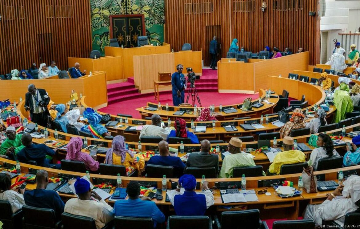 La réunion de la Commission des Finances et du Contrôle budgétaire de l’Assemblée nationale, initialement convoquée ce jeudi 22 octobre 2026 à 15 h 00, a été officiellement reportée.  